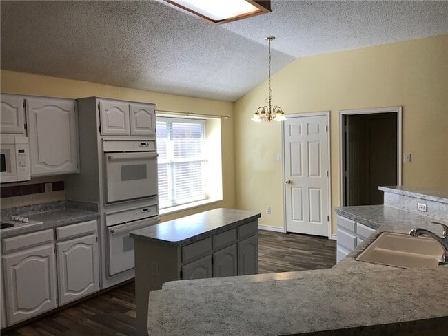 Photo - 1300 Rosewood Ln