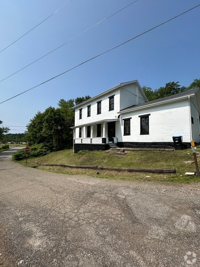 Building Photo - 1521 Adamsville Rd Rental