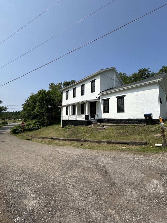 Building Photo - 1521 Adamsville Rd Rental