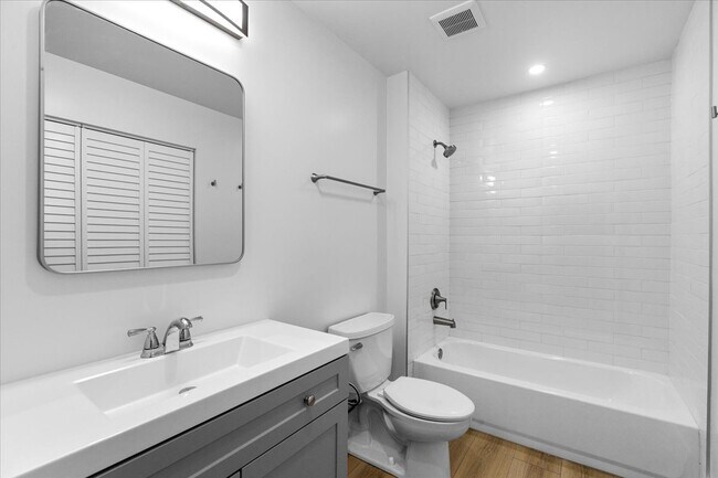 Photo - 1000 N Kingsbury St