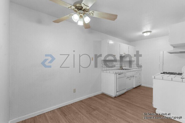 Photo - 4561 Ashcroft Ave