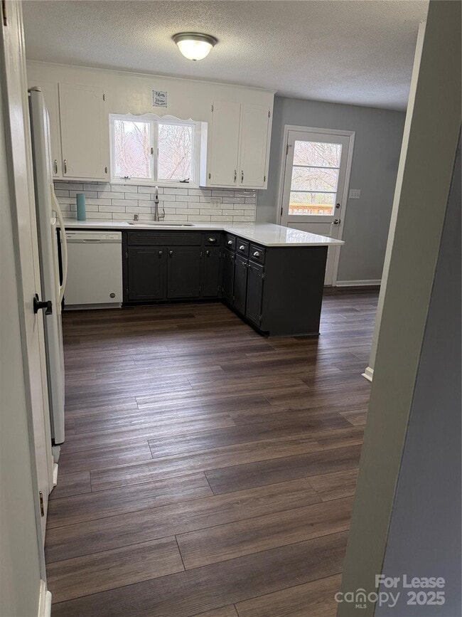 Photo - 609 Catawba Cir N