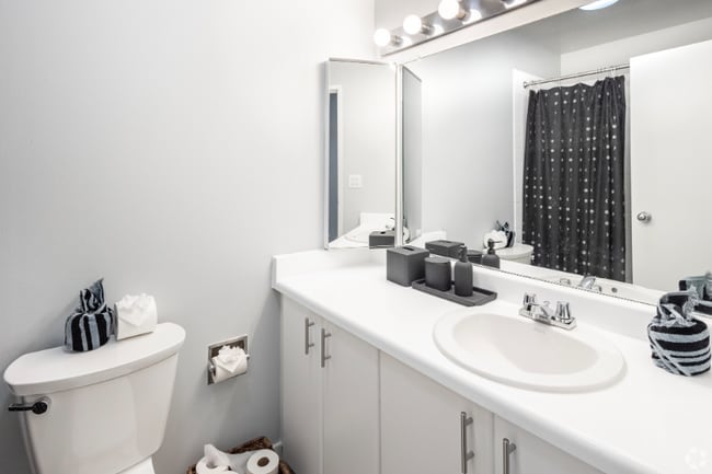 Photo - 422 E Ohio St