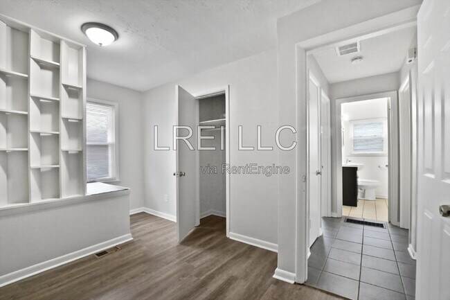 Photo - 2404 Thomas Ave