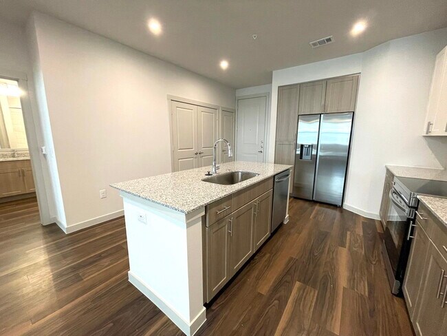 Building Photo - 4400 Prairie Xing Unit 10111