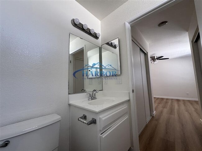 Photo - 961 W 1st St Unidad B