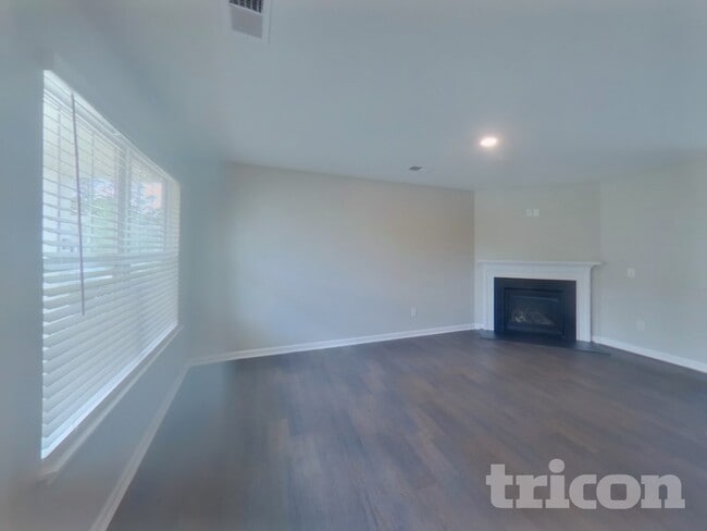 Photo - 283 Millen Dr