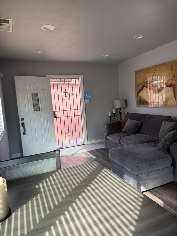 2026 Lohengrin St Unit 2 bed ,2 bath spacious ADU in quiet area