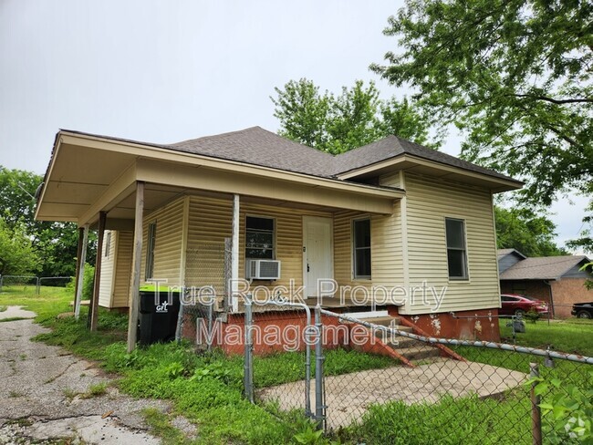 Building Photo - 1111 N Oak Ave Rental