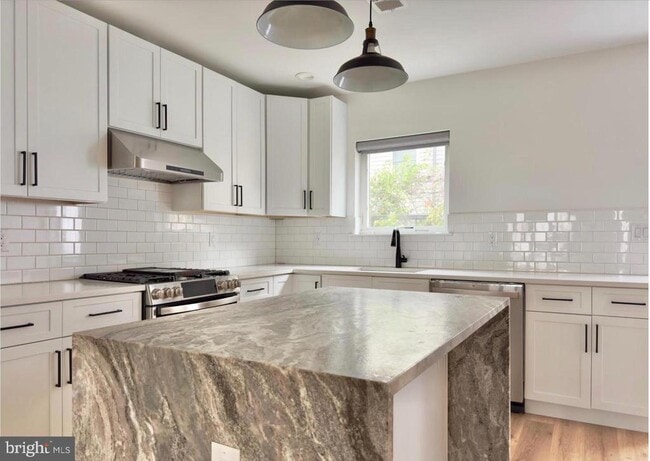 Photo - 2503 Ingersoll St