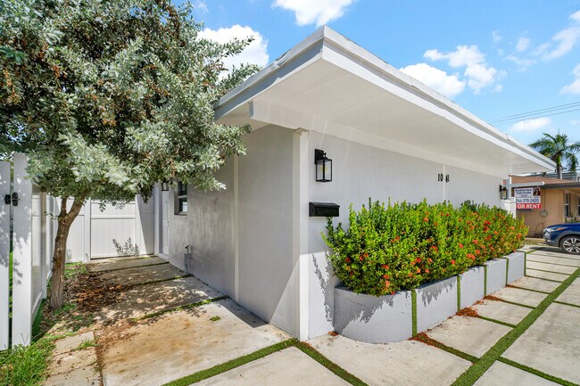 Building Photo - 1041 NE 9th Ave Unit #A4 Rental