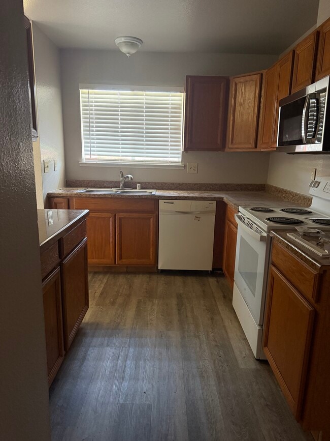 Photo - 1920 Grande Cir