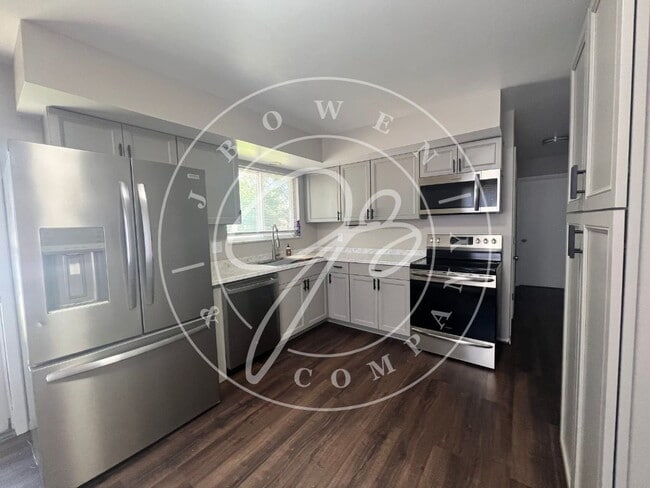 Photo - "Charming 4-Bed Home with Finished Basement on Northview Drive in Sylvania!"