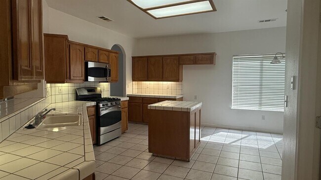 Photo - 1584 W Norfolk