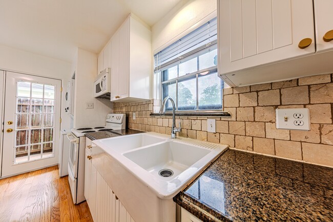 Building Photo - 1505 Woodhead St Unit 3