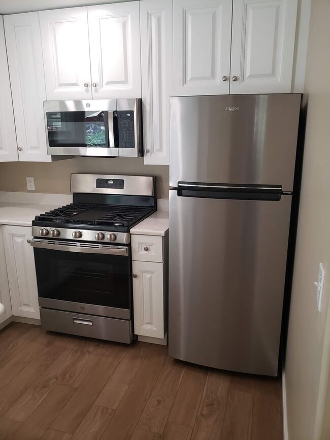 Building Photo - Remodeled Studio in Walkable Kings Beach! Unit Chipmunk A Rental
