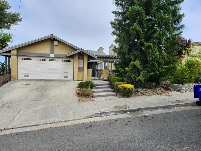 Building Photo - 5215 Bayview Ave