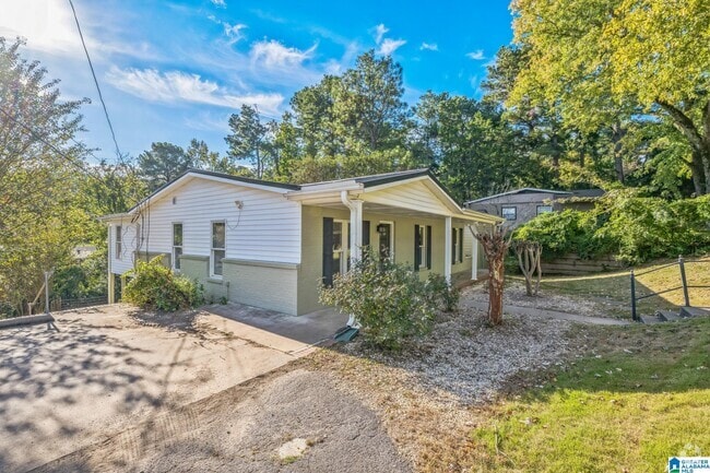Building Photo - 2161 Chapel Hill Rd Rental