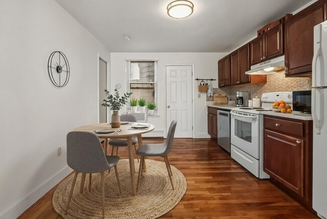 Photo - 50 Monmouth St