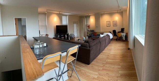 519 N May St Unit 4 - Coach House