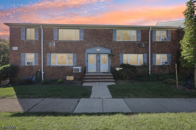 Photo - 12 Wedgewood Dr Unit 13
