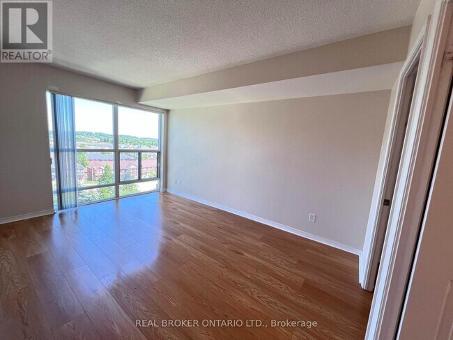 Photo - 185 Oneida Crescent Unit 1016