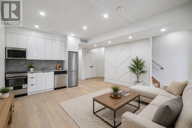Photo - 202 Perth Ave
