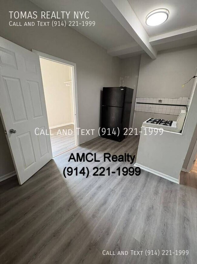 Photo - 149 W 5th St