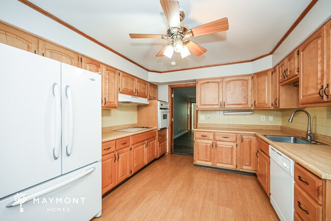 1007 Pineknot Dr