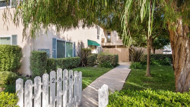 2884 La Salle Ave
