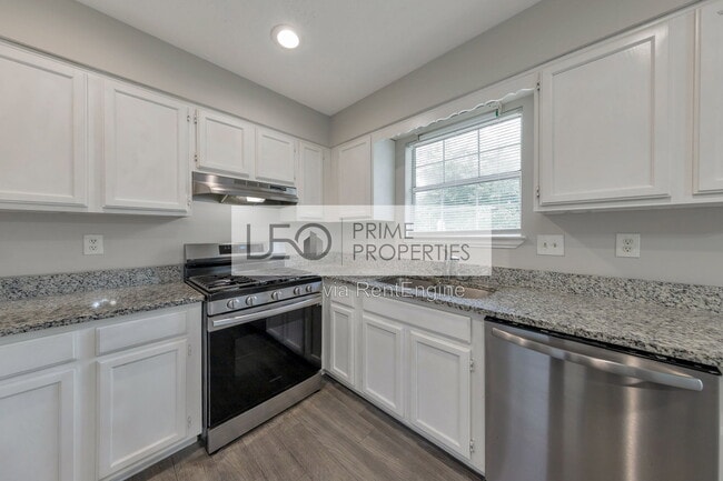 Photo - 1008 Huntington Trce SE