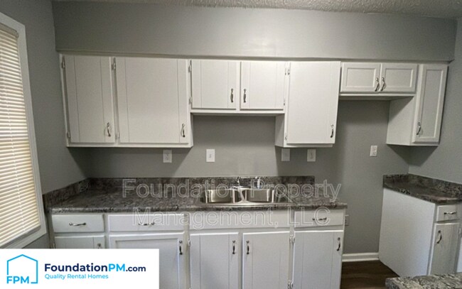 Photo - 1056 University St