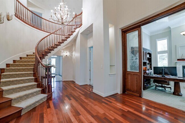 Photo - 500 Konstanty Cir