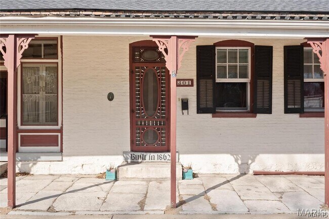 Photo - 301 W Laurel St