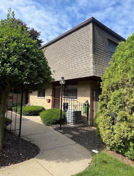 2727 S Lakeshore Dr Unit F-23