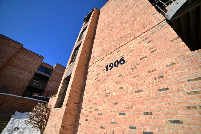 Building Photo - 1906 E Shorewood Blvd