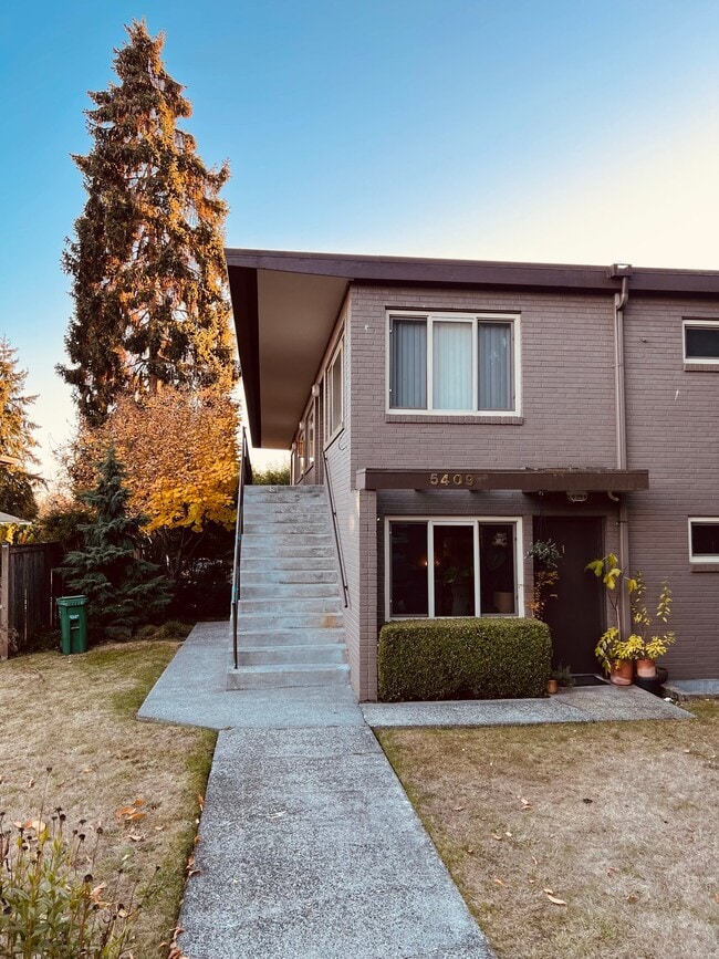 Building Photo - 5409 NE 65th St Unit 1