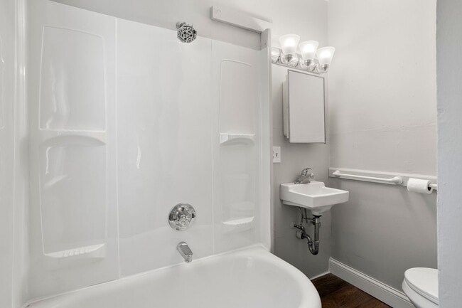 Photo - 2111 Madison St Apartment Unit Lower