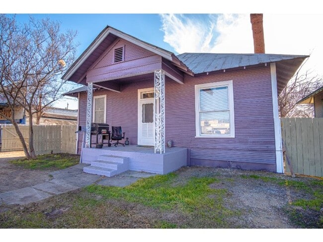 Building Photo - 4115 S Presa St Unit 1