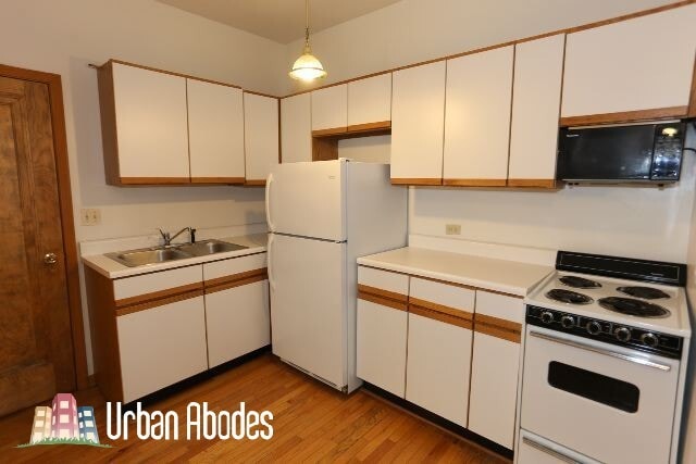 Photo - 633 W Barry Unit A07C