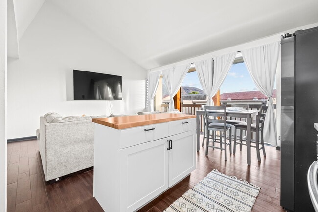 Photo - 84-621-755 Ala Mahiku St