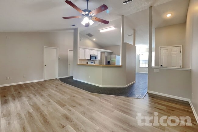 1689 Ashwood Cir