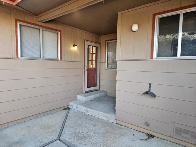 Photo - 2425 Emery St