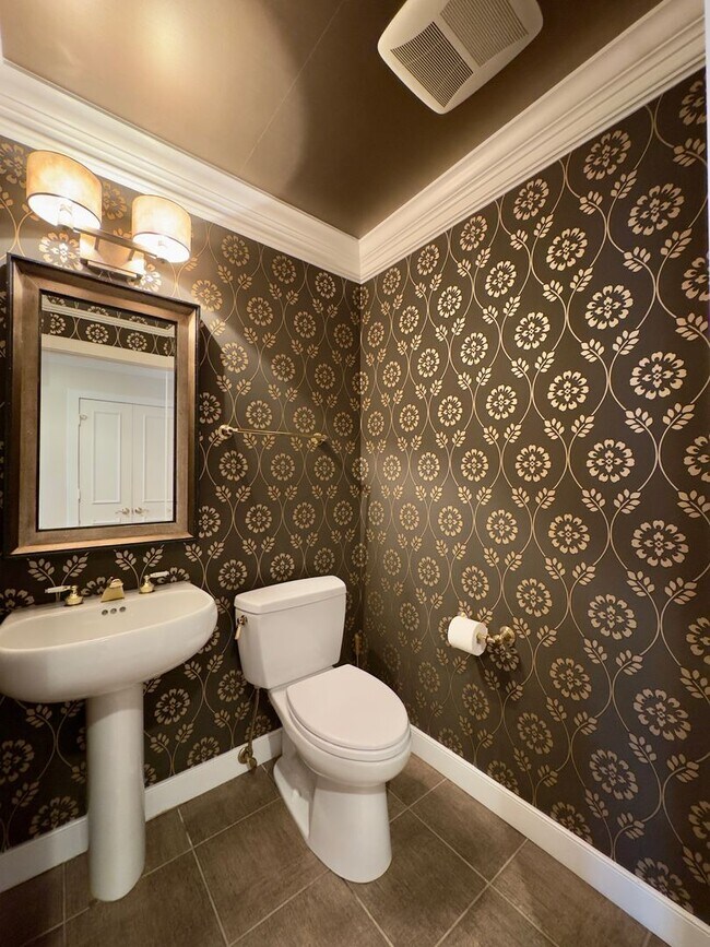Photo - Elegant 2 Bedroom/2.5 Bathroom Apartment with Den, 2 Parking Spaces, and Storage Unit in Canton, ... Unit 508