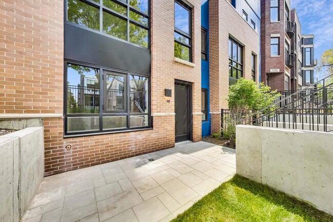 Photo - 1744 N Western Ave