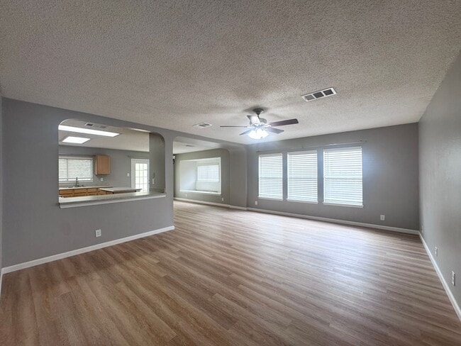 Building Photo - Lovely 3 BD | 2 BA | 2 CAR GARAGE Home Ready for Immediate Move in! Located off Prue Rd!