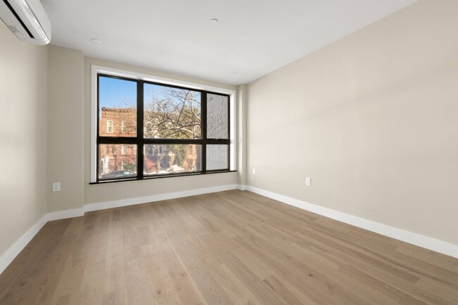 Photo - 458 Decatur St