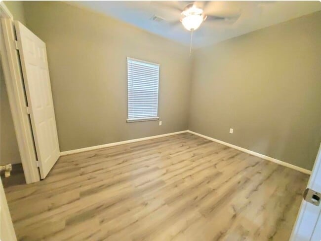 Photo - 305 E Waring St