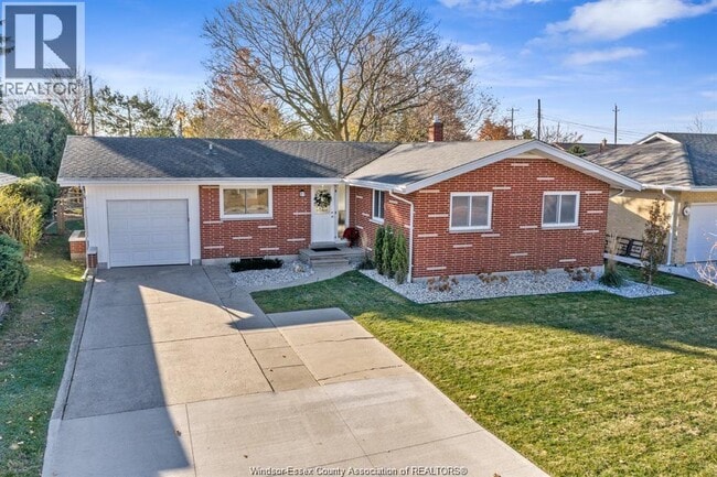 Photo - 8 Gladstone Ave