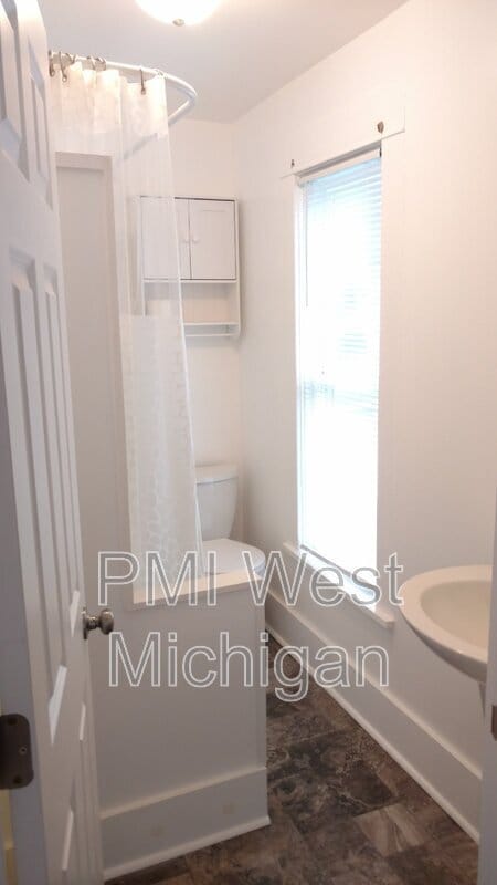 Photo - 921 Dayton St SW Unidad 2